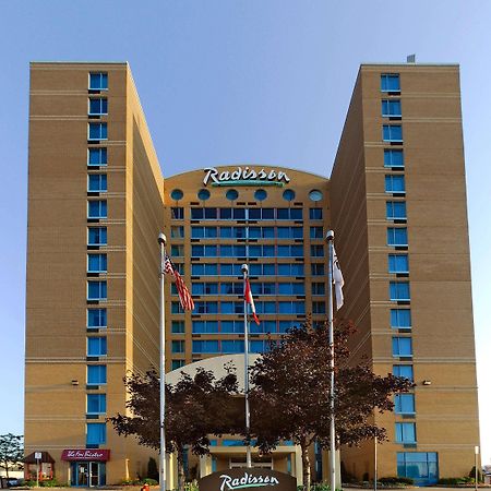 Radisson Suites Hotel Toronto Airport Exterior foto