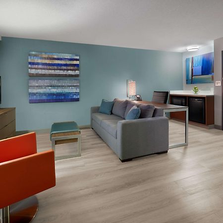 Radisson Suites Hotel Toronto Airport Exterior foto