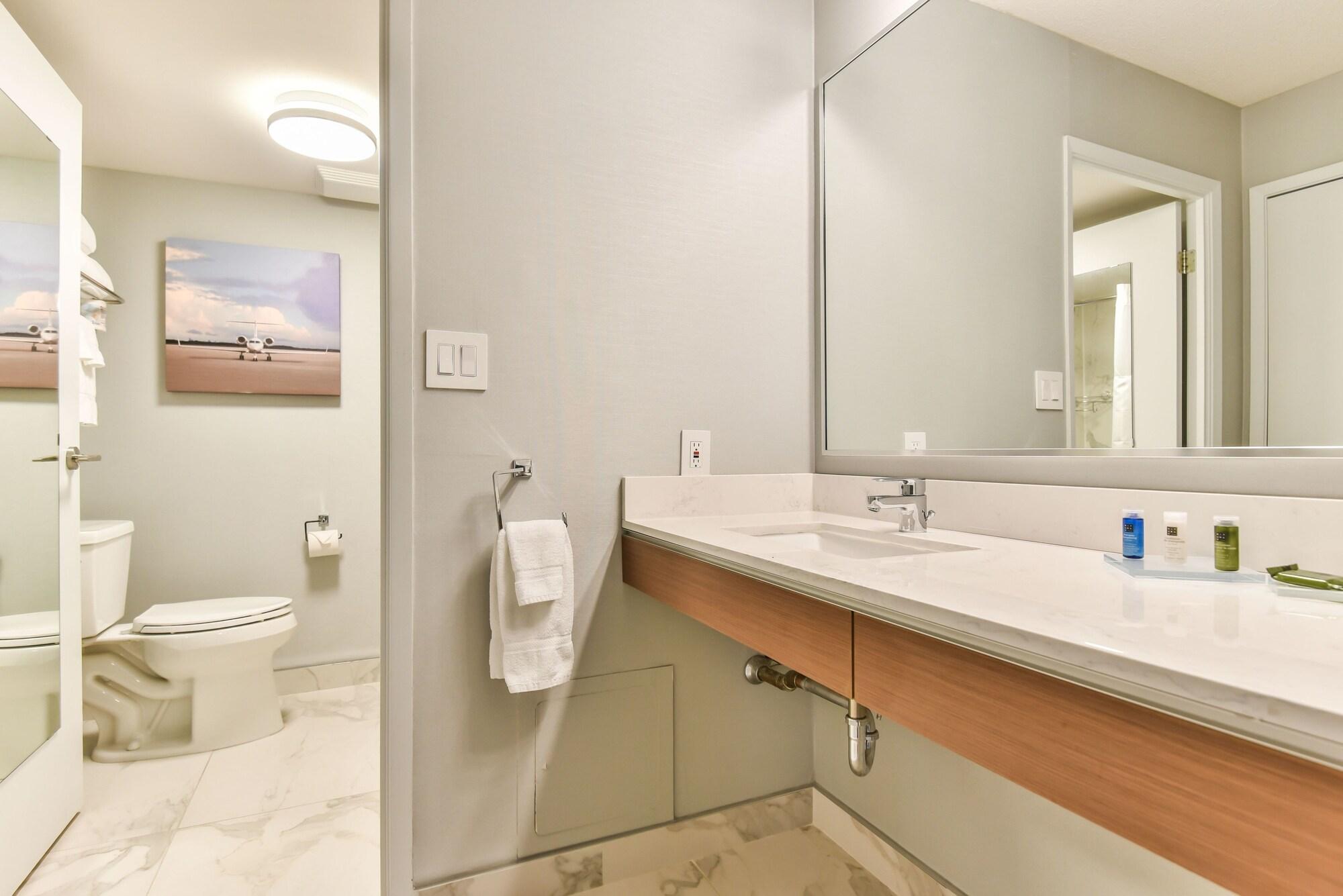 Radisson Suites Hotel Toronto Airport Exterior foto