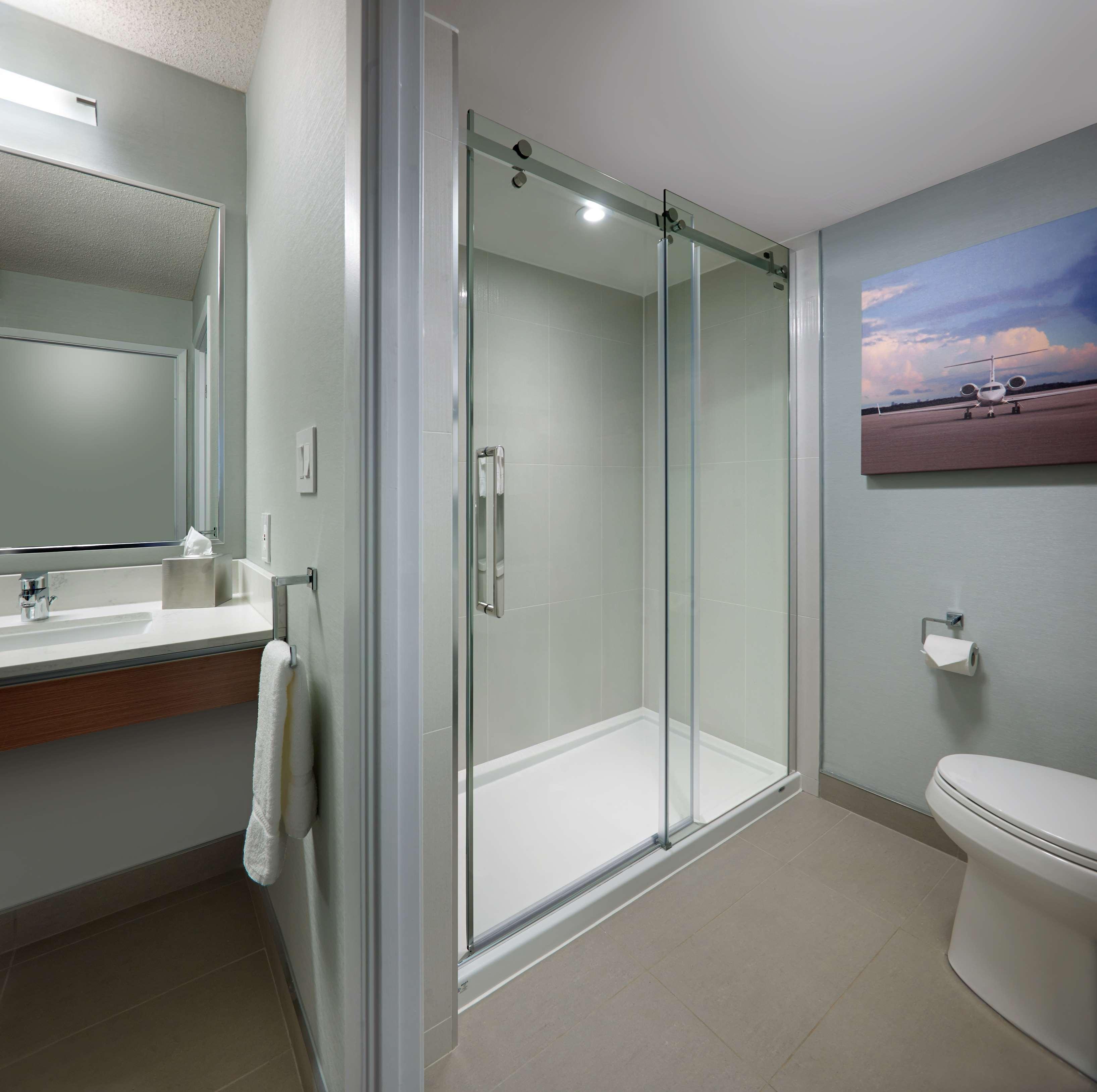 Radisson Suites Hotel Toronto Airport Exterior foto