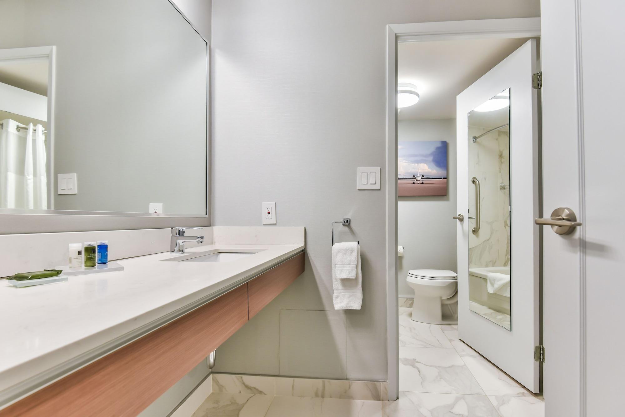 Radisson Suites Hotel Toronto Airport Exterior foto