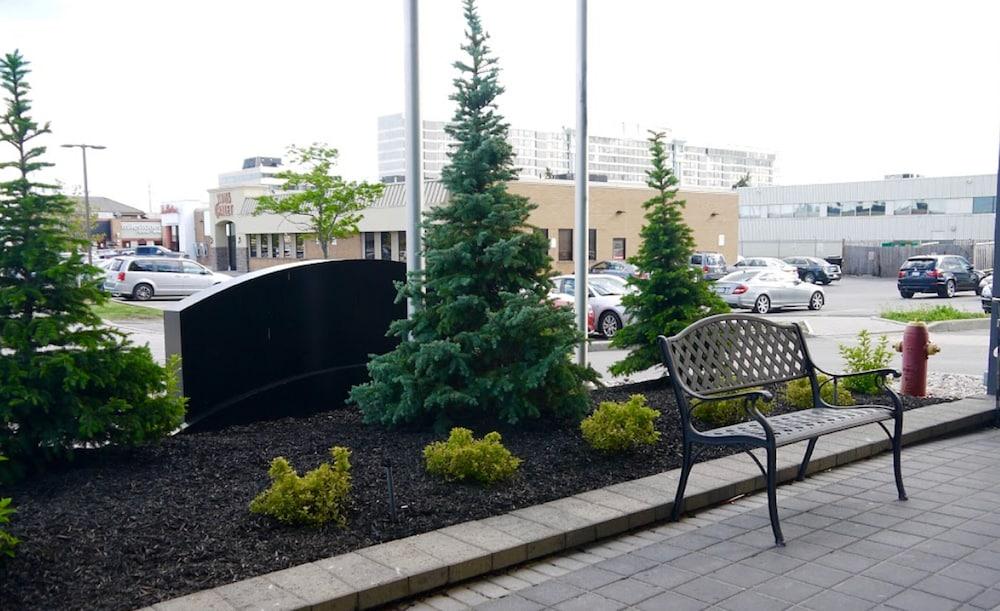 Radisson Suites Hotel Toronto Airport Exterior foto
