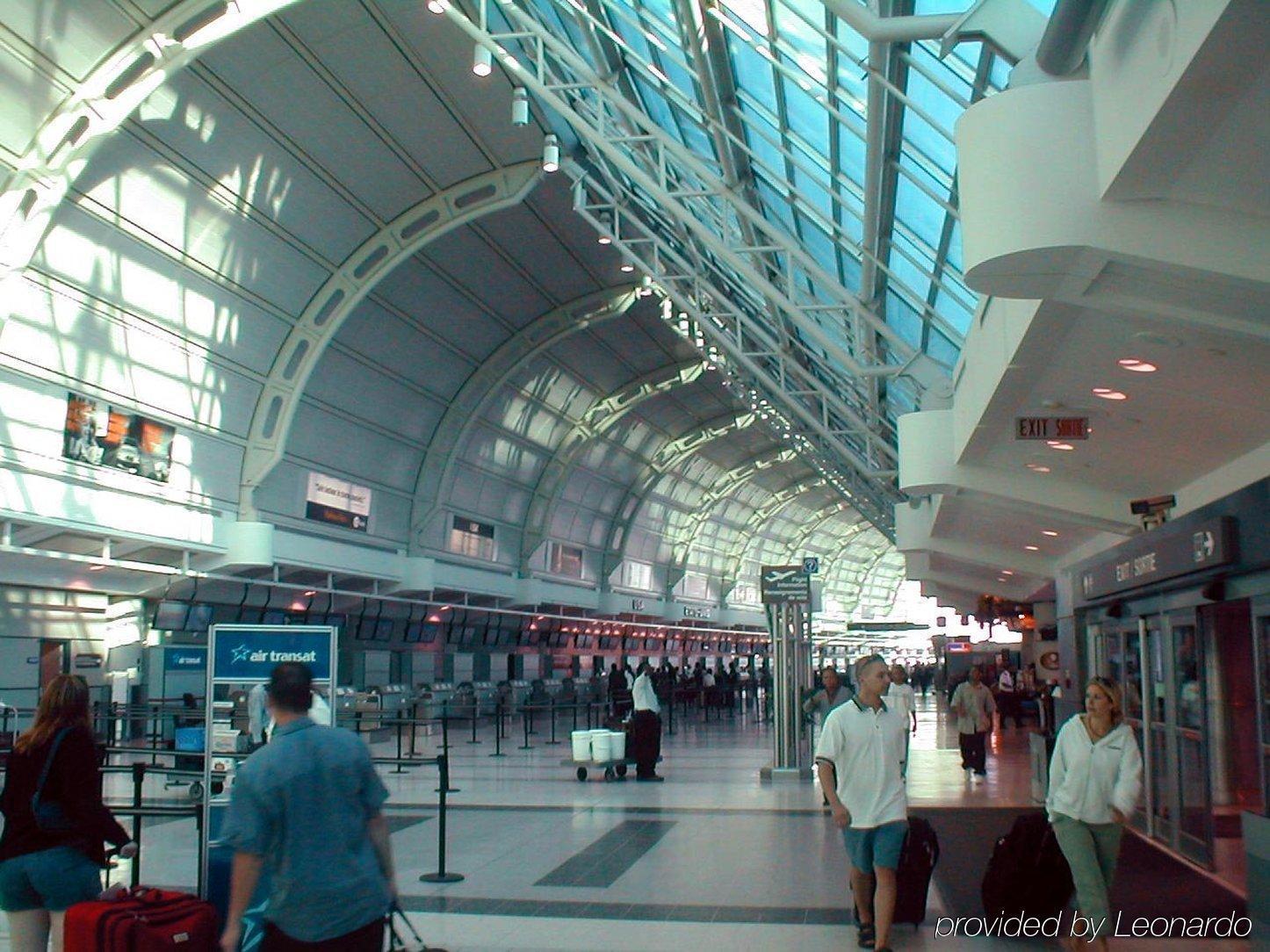 Radisson Suites Hotel Toronto Airport Exterior foto