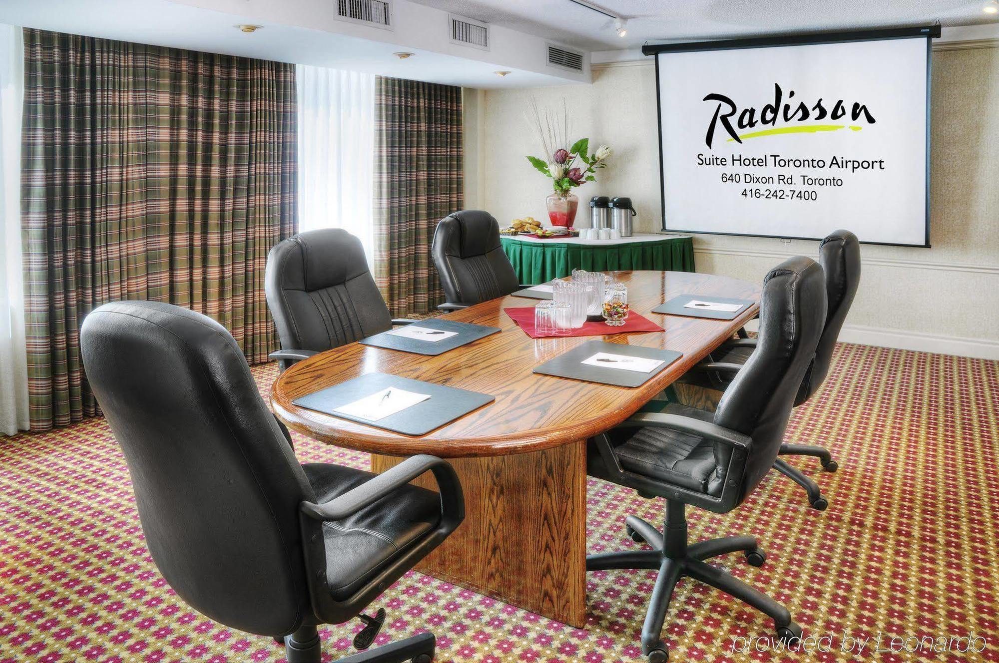 Radisson Suites Hotel Toronto Airport Exterior foto