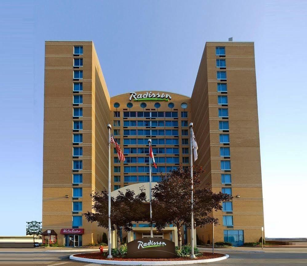 Radisson Suites Hotel Toronto Airport Exterior foto
