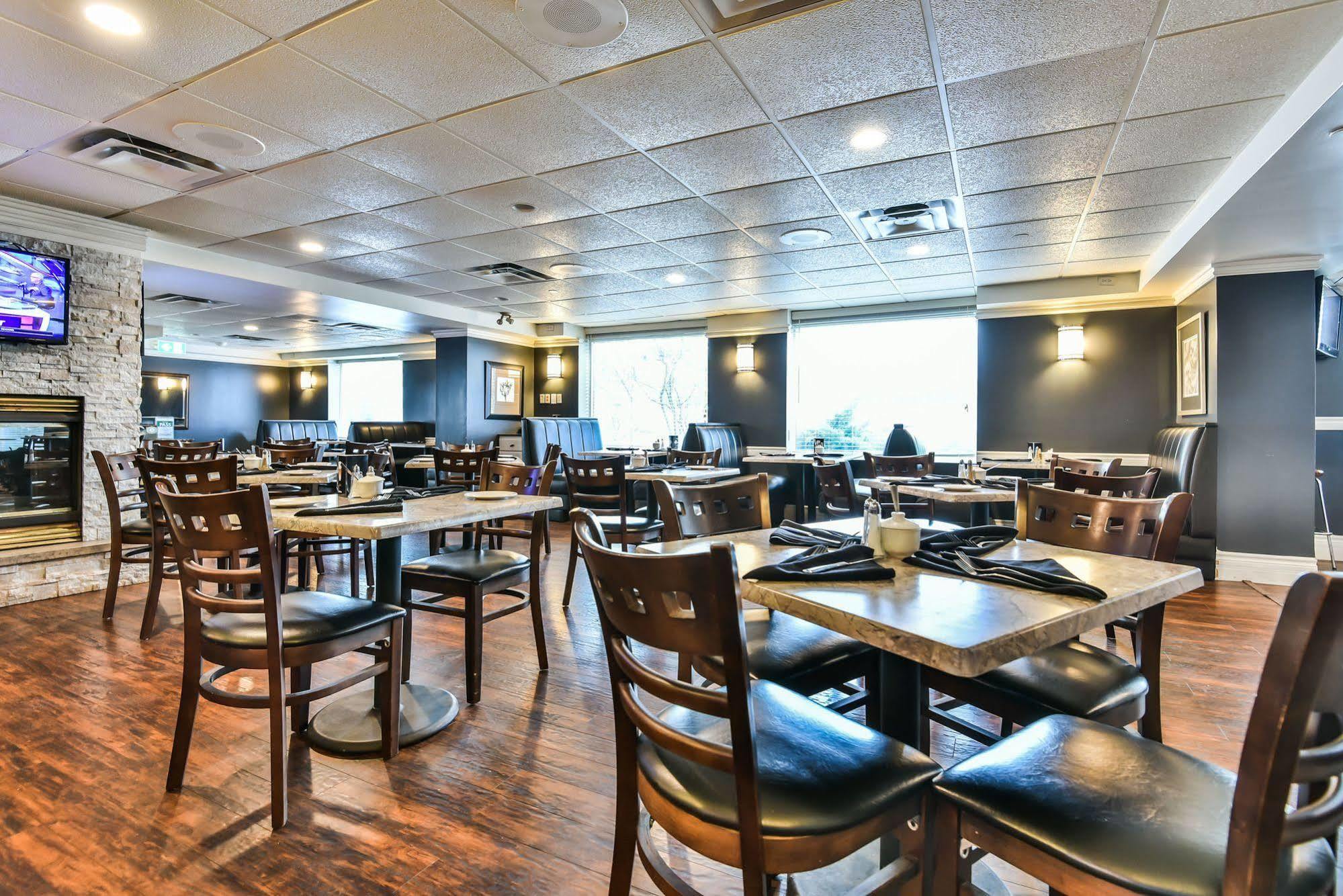 Radisson Suites Hotel Toronto Airport Exterior foto