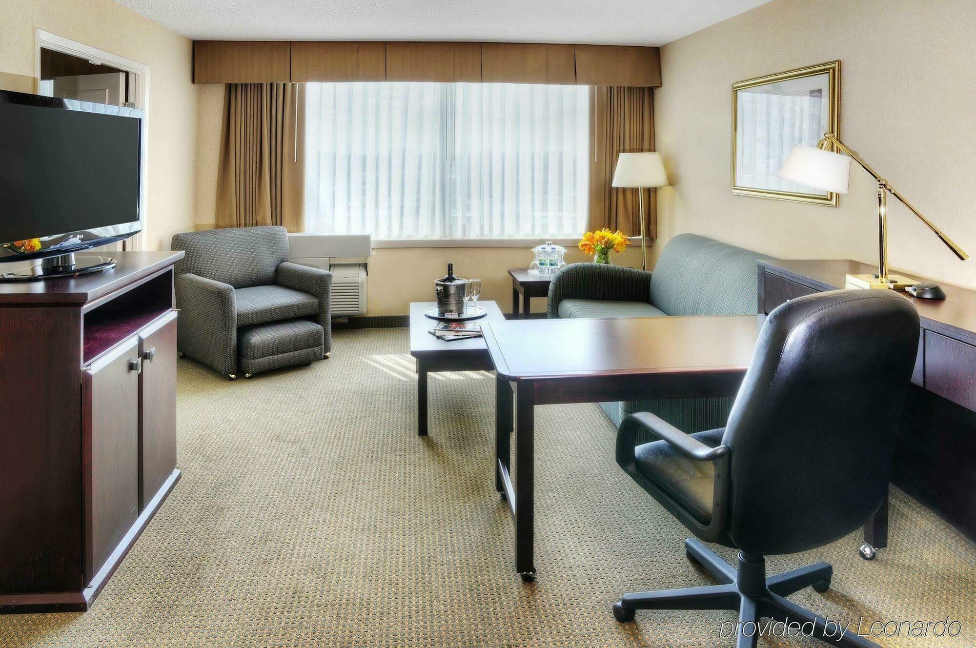 Radisson Suites Hotel Toronto Airport Exterior foto