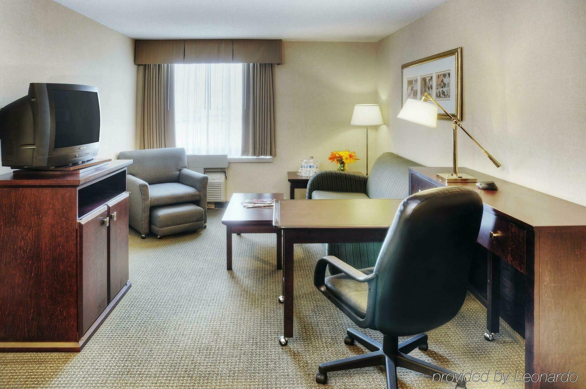 Radisson Suites Hotel Toronto Airport Exterior foto