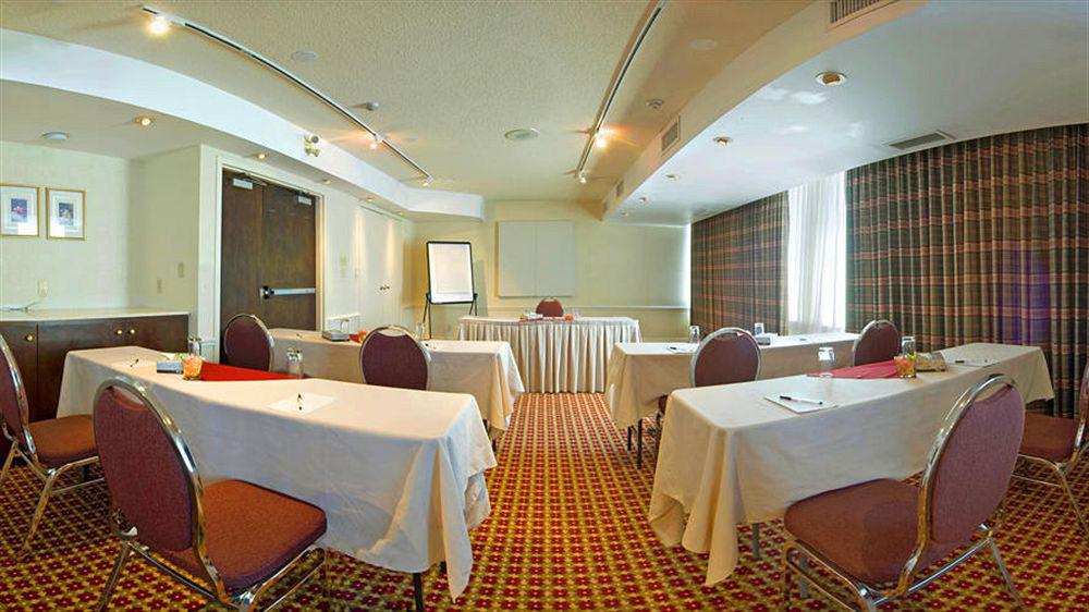 Radisson Suites Hotel Toronto Airport Exterior foto